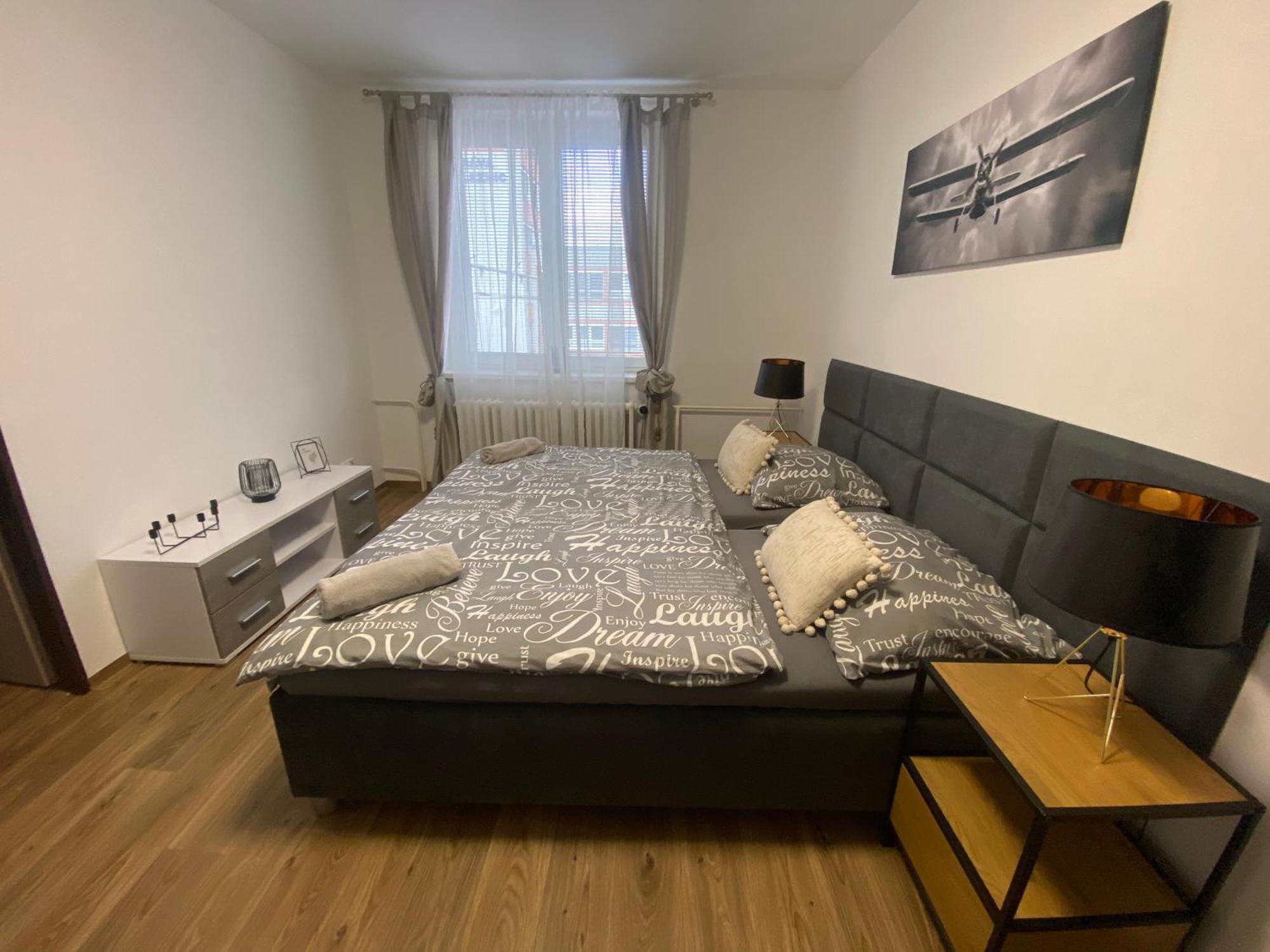 Cerna Ruze - Apartman 3 Plzeň Extérieur photo