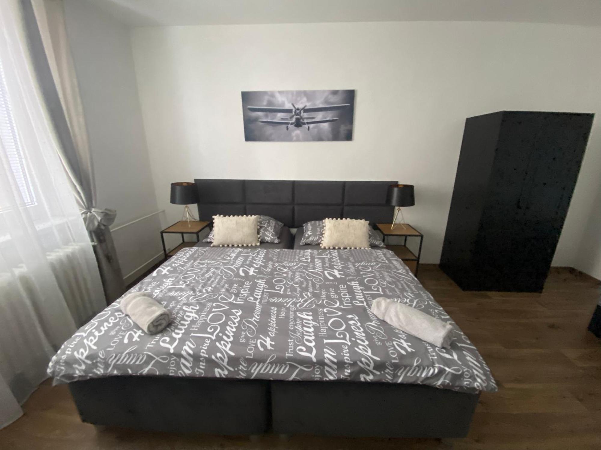 Cerna Ruze - Apartman 3 Plzeň Extérieur photo